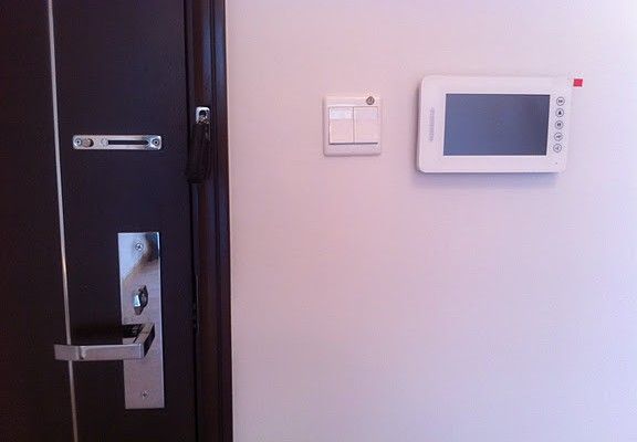 Puerta de seguridad.