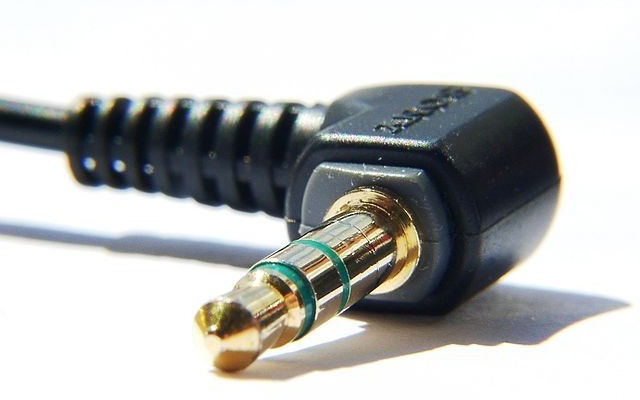 Smartphones, música y la entrada auxiliar de los equipos de sonido